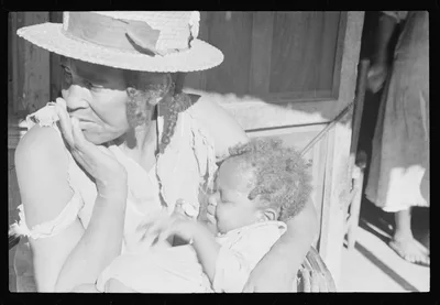 Family of Negro sharecropper, Little Rock, Arkansas, 1935