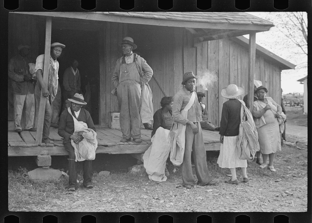Cotton pickers at 6:30 a.m. ready for day's work, Pulaski County,…, Arkansas, 1935