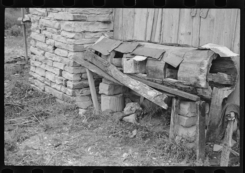 Primitive chicken roost, carved out of hollow log, on farm of…, Arkansas, 1935