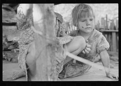 [Untitled photo, possibly related to: Ozark children, Arkansas], 1935