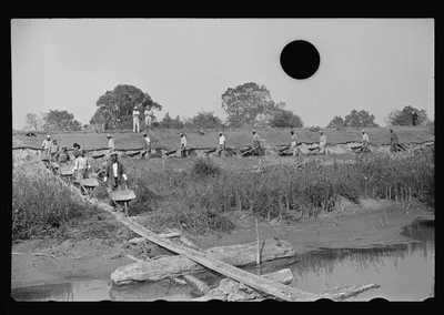 [Untitled photo, possibly related to: Levee workers, Plaquemines…, Louisiana, 1935