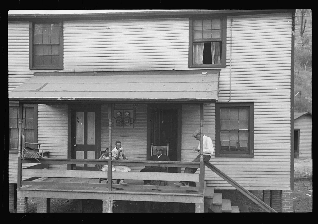 [Untitled photo, possibly related to: Omar, West Virginia], 1935