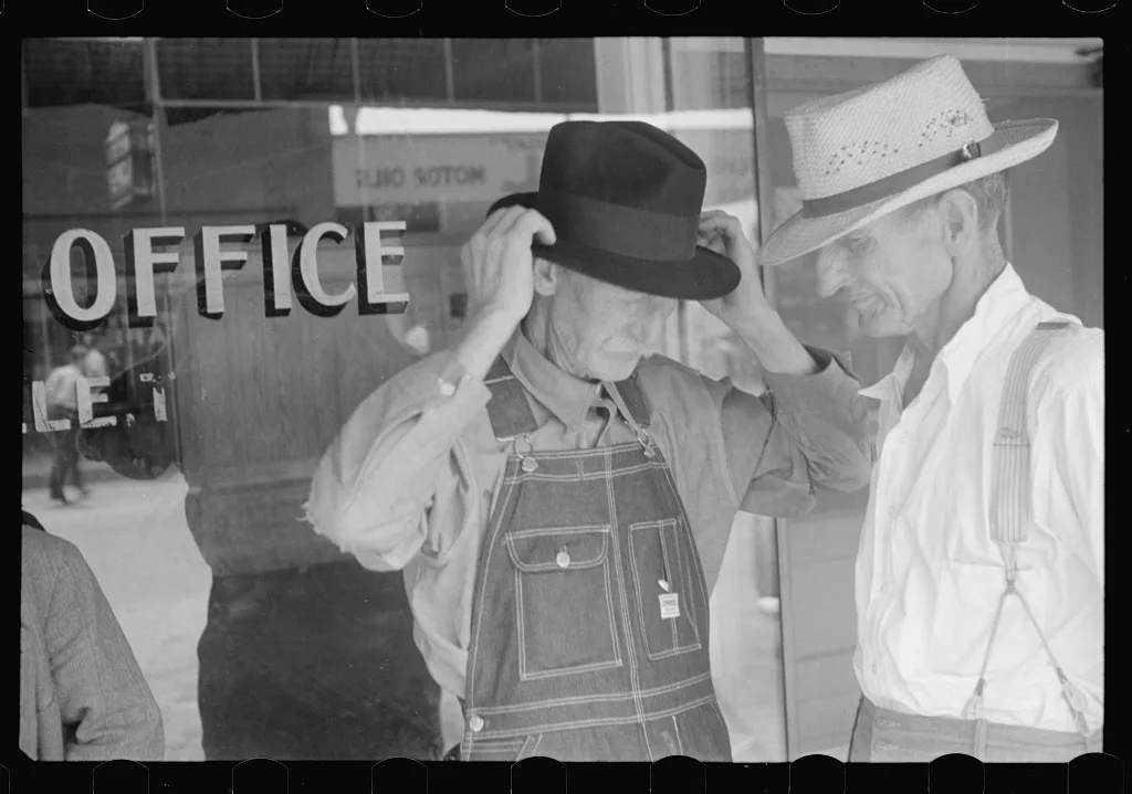 [Untitled photo, possibly related to: Men loafing in Crossville,…, Tennessee, 1937