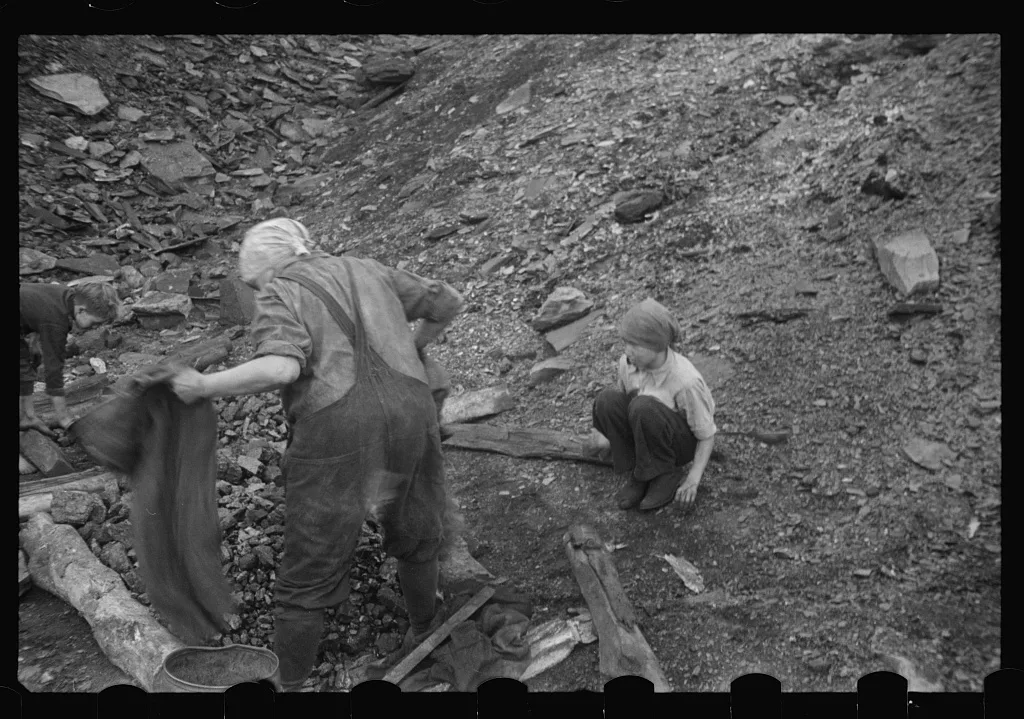 Salvaging coal from the slag heaps at Nanty Glo, Pennsylvania, 1937