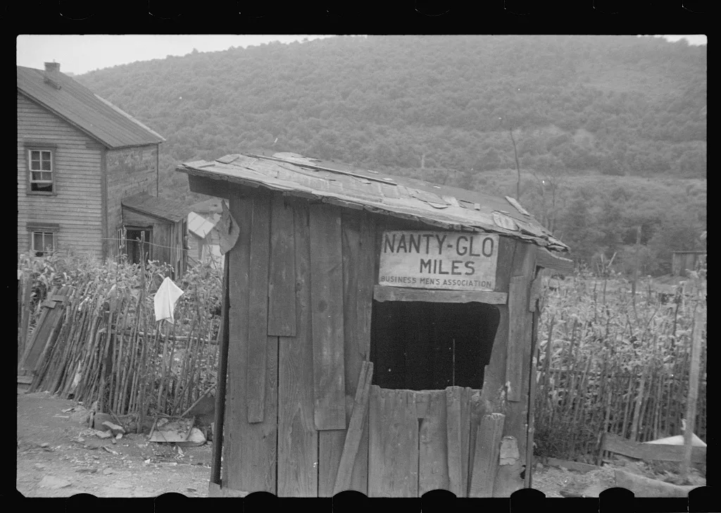 House and shed, Nanty Glo, Pennsylvania, 1937