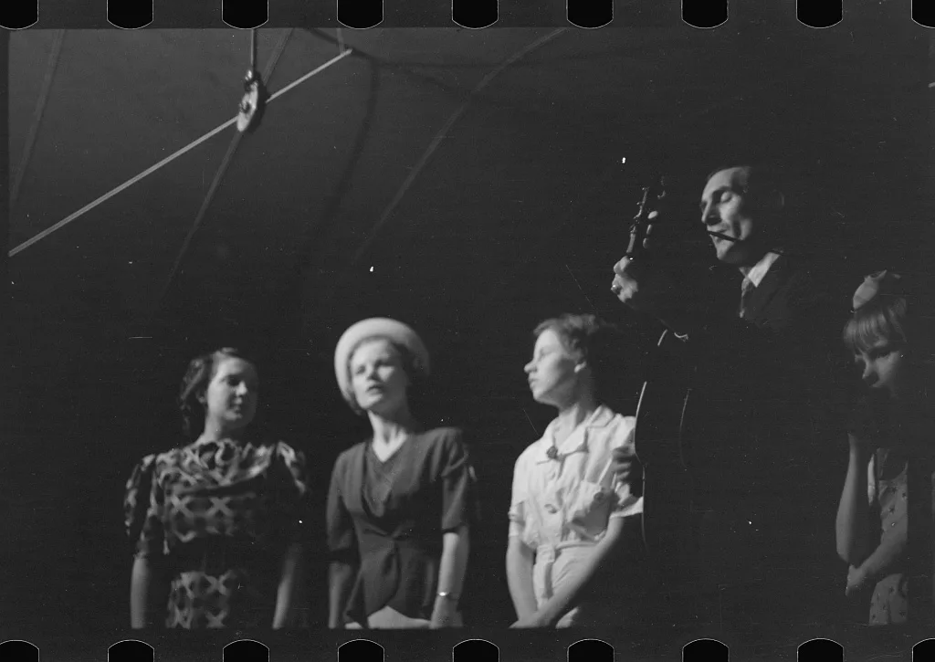 [Untitled photo, possibly related to: Lovengood sisters, Asheville,…, North Carolina, 1937