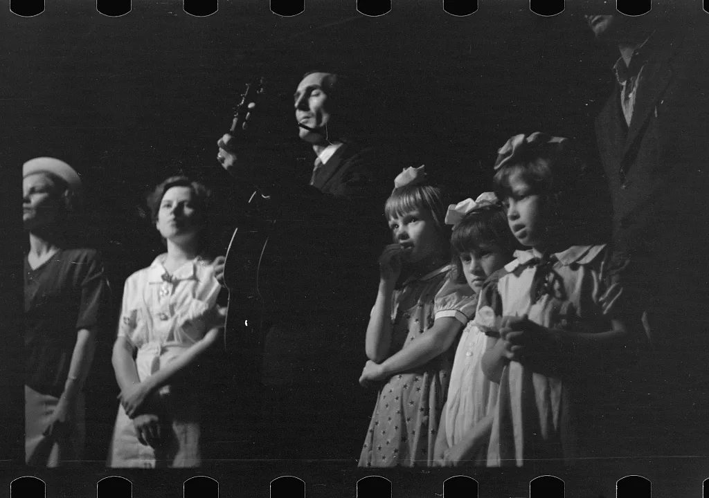 [Untitled photo, possibly related to: Lovengood sisters, Asheville,…, North Carolina, 1937