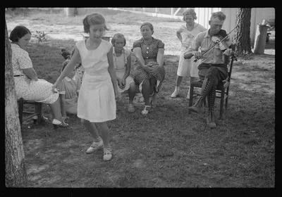 Sunday at home, Penderlea Homesteads, North Carolina, 1937