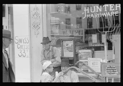 [Untitled photo, possibly related to: Street scene, Circleville, Ohio…, 1938