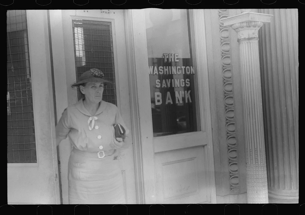 [Untitled photo, possibly related to: Street scene, Washington Court…, Ohio, 1938