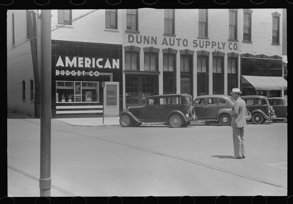 Street scene, Washington Court House, Ohio (see general caption), 1938
