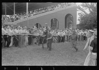 Parading horse before race, Lancaster, Ohio, 1938