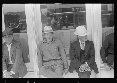 [Untitled photo, possibly related to: Street scene, Circleville, Ohio], 1938