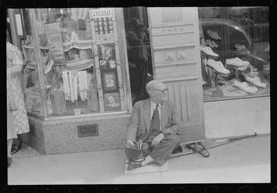Main street scene, Lancaster, Ohio, 1938