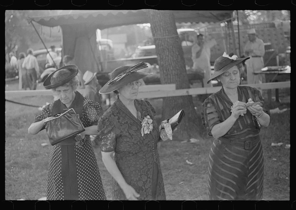 Sideshows at the July 4th celebration, Ashville, Ohio (see general…, 1938