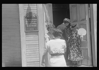 Leaving church, Linworth, Ohio, 1938