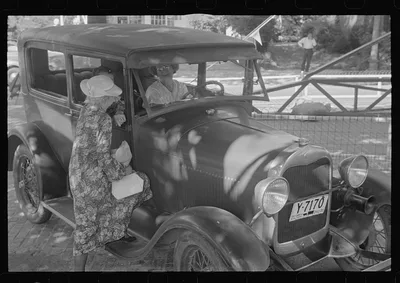 Visiting World War Veterans' homecoming and carnival. London, Ohio…, 1938