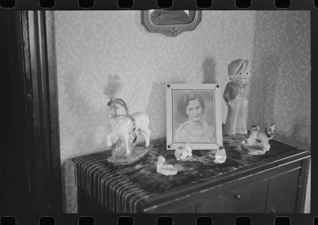 [Untitled photo, possibly related to: Interior scenes of the Thaxton…, Ohio, 1938