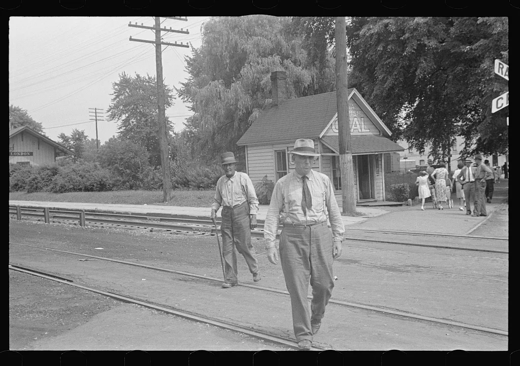 Saturday afternoon in London, Ohio, "the main street", 1938