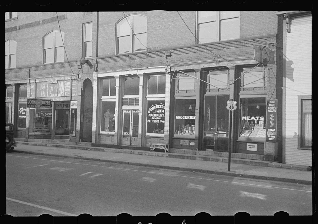 [Untitled photo, possibly related to: A cleaning and pressing shop in…, Ohio, 1938