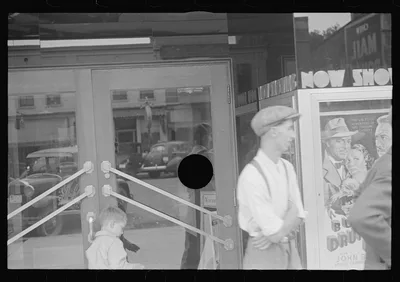 [Untitled photo, possibly related to: Saturday afternoon in London,…, Ohio, 1938