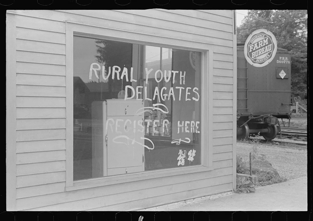 [Untitled photo, possibly related to: Saturday afternoon in London,…, Ohio, 1938