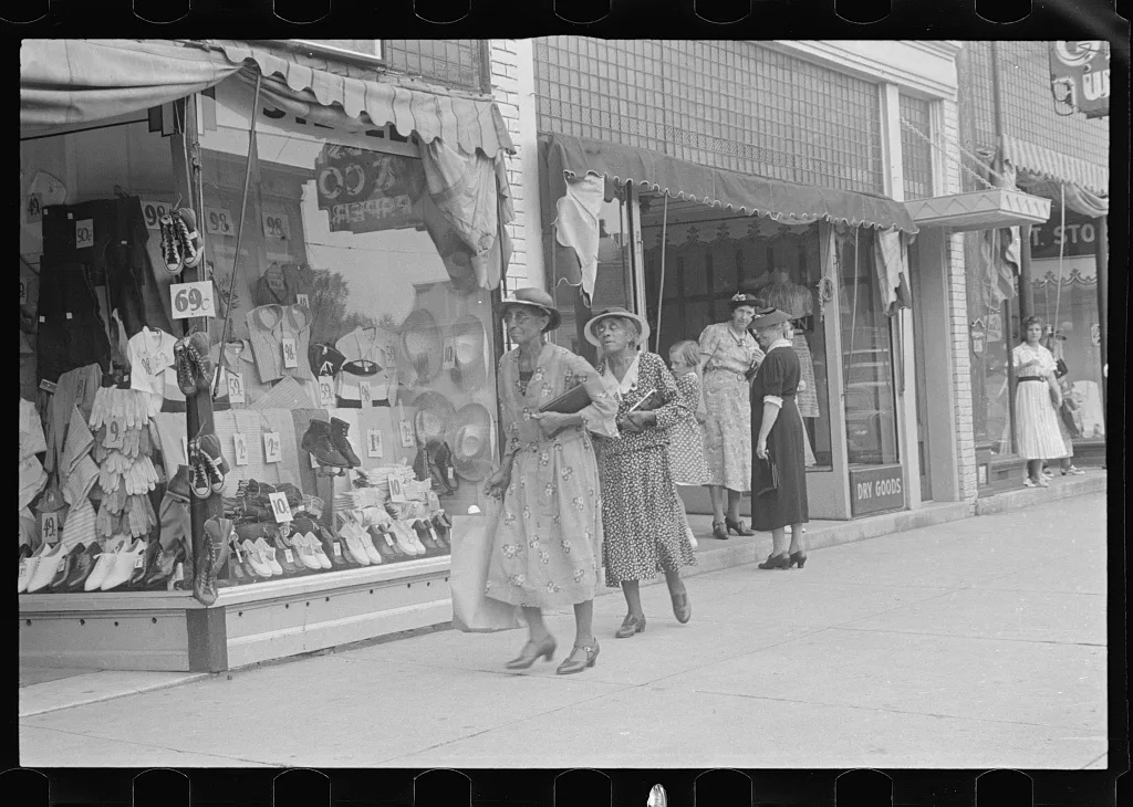 Saturday afternoon in London, Ohio, "the main street", 1938