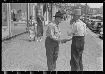 Saturday afternoon in London, Ohio, "the main street", 1938