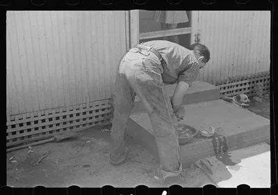 Washing up before dinner, during wheat harvest, central Ohio, 1938