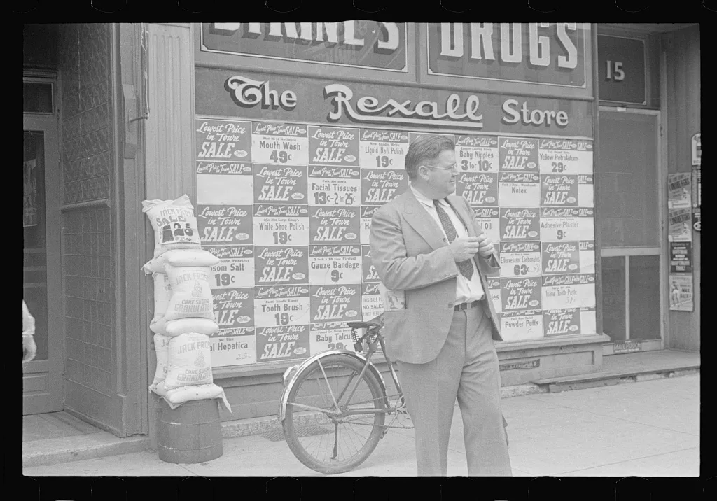 Outside a drugstore, Newark, Ohio, 1938