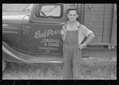 Mechanicsburg, Ohio. Harvest hand and helper on the Virgil Thaxton…, 1938