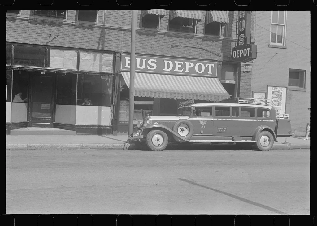 Bus station, Marion, Ohio, 1938