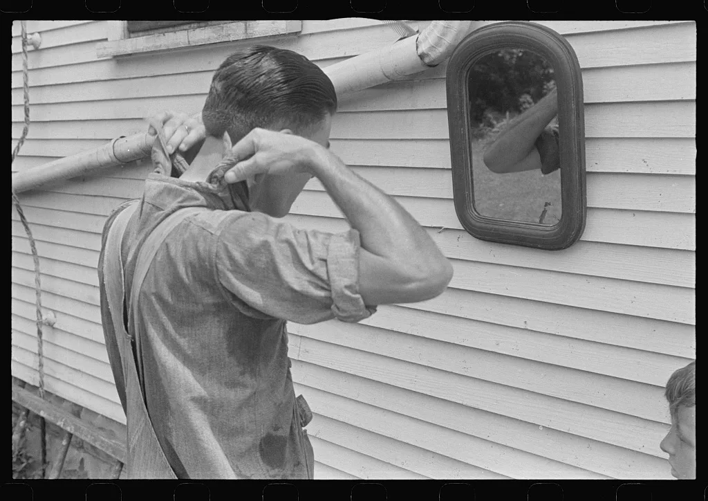 Getting ready for dinner during wheat harvest, central Ohio, 1938