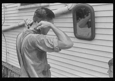 Getting ready for dinner during wheat harvest, central Ohio, 1938
