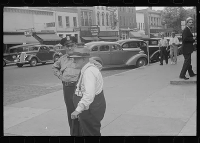 [Untitled photo, possibly related to: Street scene, Circleville, Ohio…, 1938