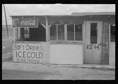 "Roadside inn" lunchroom, central Ohio (see general caption), 1938