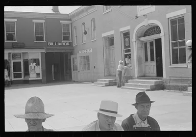 Street scene, Sommerset, Ohio, 1938