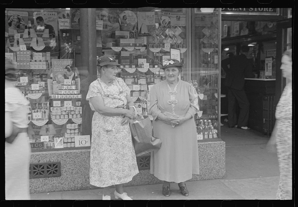 Street scene, Circleville, Ohio, 1938