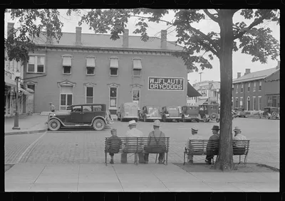 Street scene, Somerset, Ohio, 1938