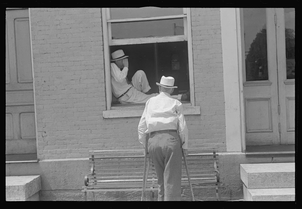 Street scene, Somerset, Ohio, 1938