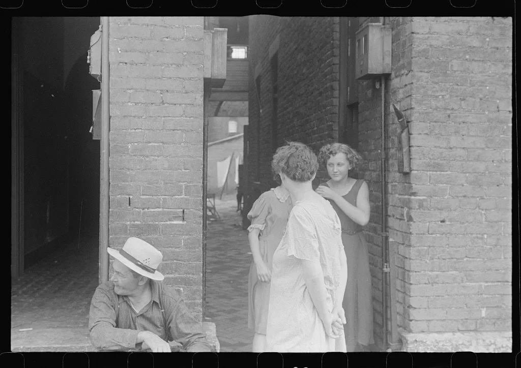 Street scene in Columbus, Ohio, 1938