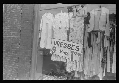 Secondhand clothing store, Columbus, Ohio, 1938