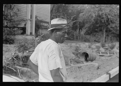 Negro workman, road repair gang, Route 40, central Ohio, 1938