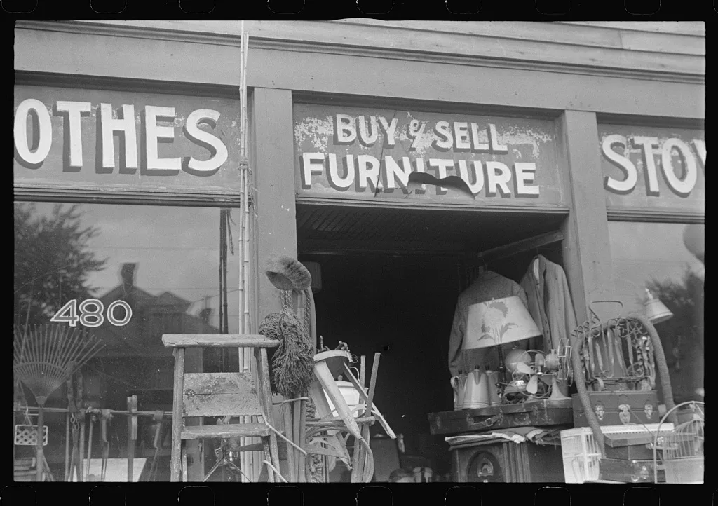 Secondhand furniture store, Columbus, Ohio, 1938