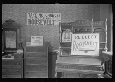 The living room in the home of the Thaxtons, Mechnicsburg, Ohio, 1938