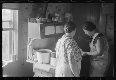 Preparing dinner for hands at wheat harvest time, central Ohio, 1938
