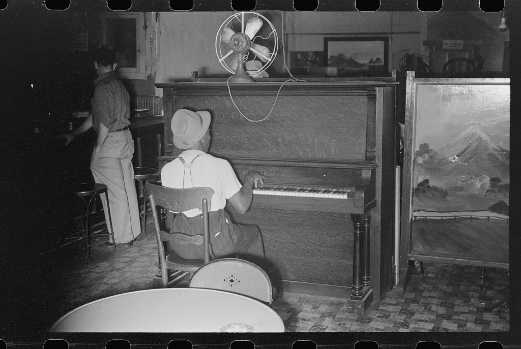 Wonder Bar, hot spot in Circleville, Ohio (see general caption), 1938