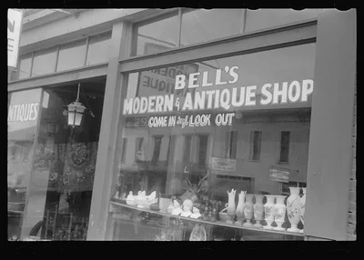 Antique shop, Springfield, Ohio, 1938